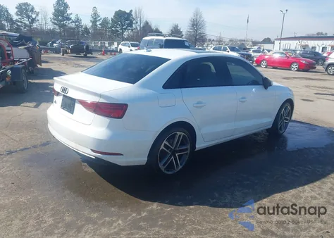 2017 Audi A3 2.0T Premium z USA, uszkodzony, nr VIN WAUAUGFF1H1037798
